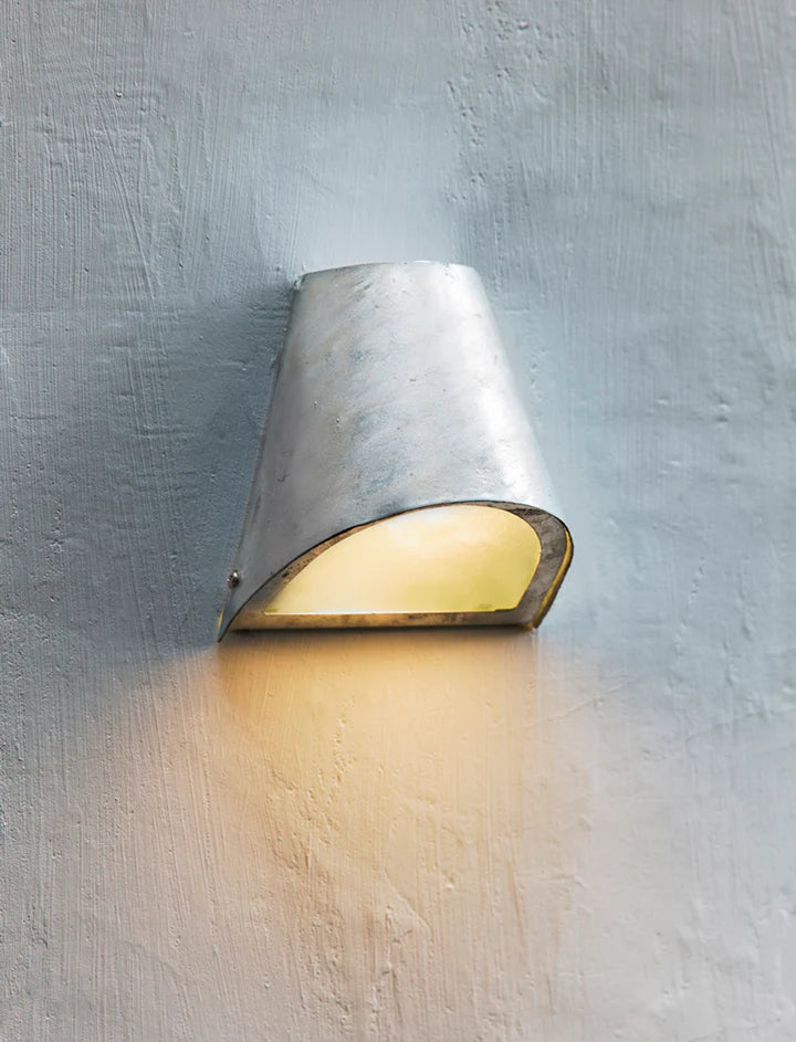 St Ives Funnel Light – Applique murale extérieure maritime au style industriel